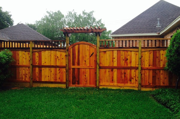 Outdoor wood fence and gate in Corpus Christi, TX